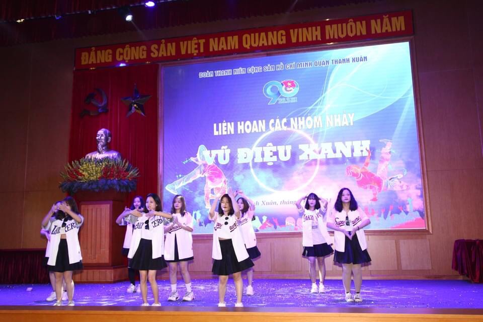 Nhóm nhảy của trường THPT Nguyễn Tất Thành tham gia Liên hoan các nhóm nhảy do Đoàn thanh niên cộng sản Hồ Chí Minh tổ chức
