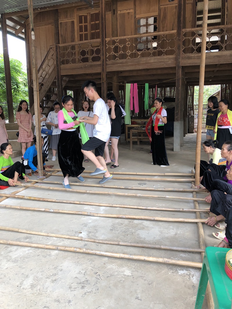 Nhưng khoảnh khắc của học sinh Trường THPT Nguyễn Tất Thành bên thung lũng Mai Châu - Hòa Bình